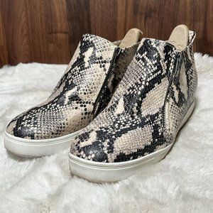 Time And Tru Women's Size 9.5 Memory Foam Snake Print Sneaker Shoes